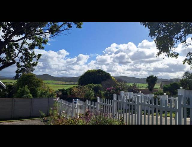 2 BEDROOM HOUSE FOR SALE IN FRAAIUITSIG